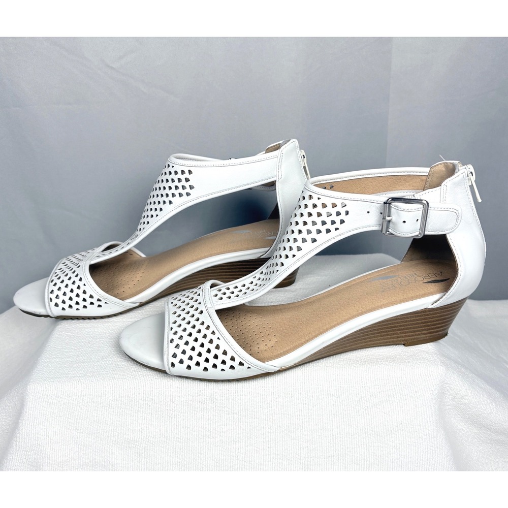 Aerosoles Sapphire White Leather Laser Cut Wedge Sandals Womens 11M Heel Rest